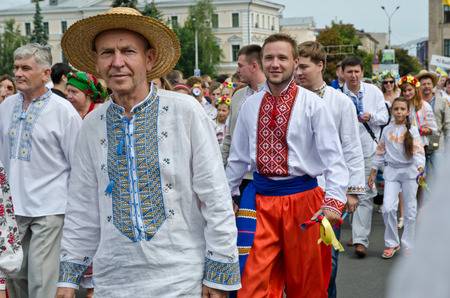 31264801-kiew-ukraine-24-august-2014-die-menschen-feiern-den-ukrainischen-unabhängigkeitstag-an-den-friedlichen